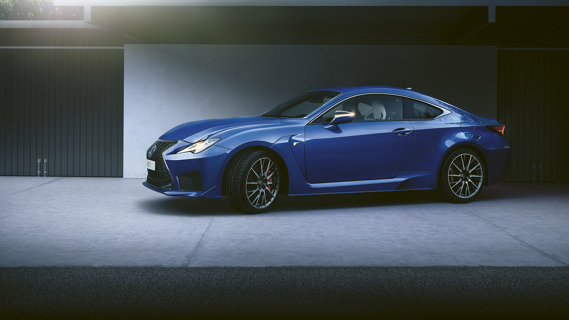 Lexus RC F blau Seitenansicht