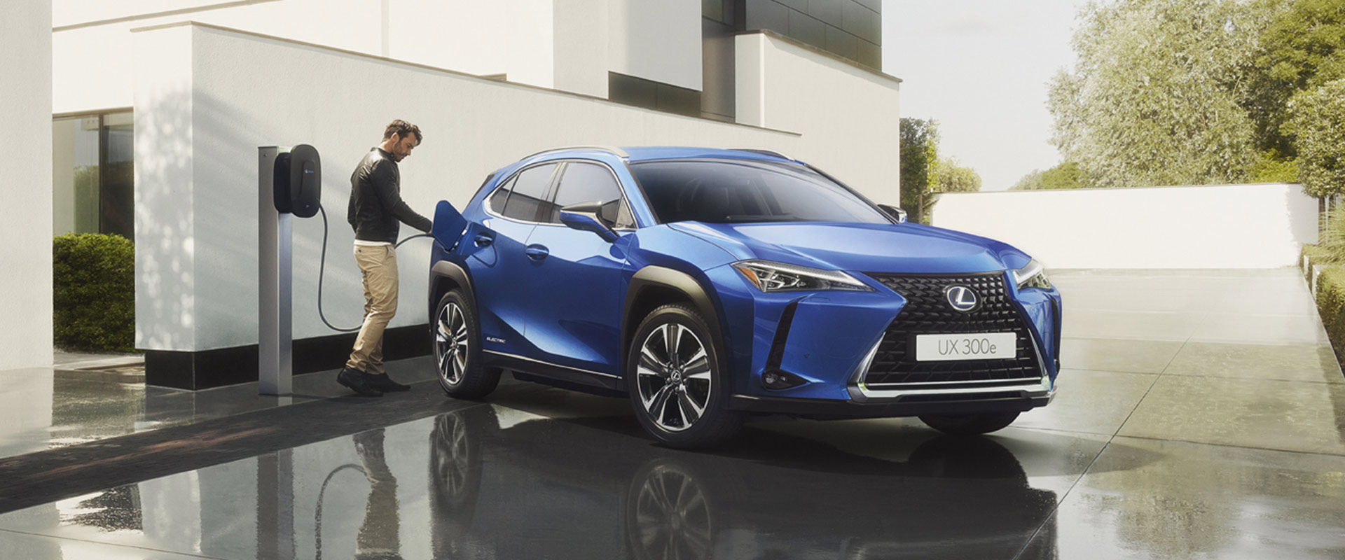 lexus ux 300e local info intro 2021