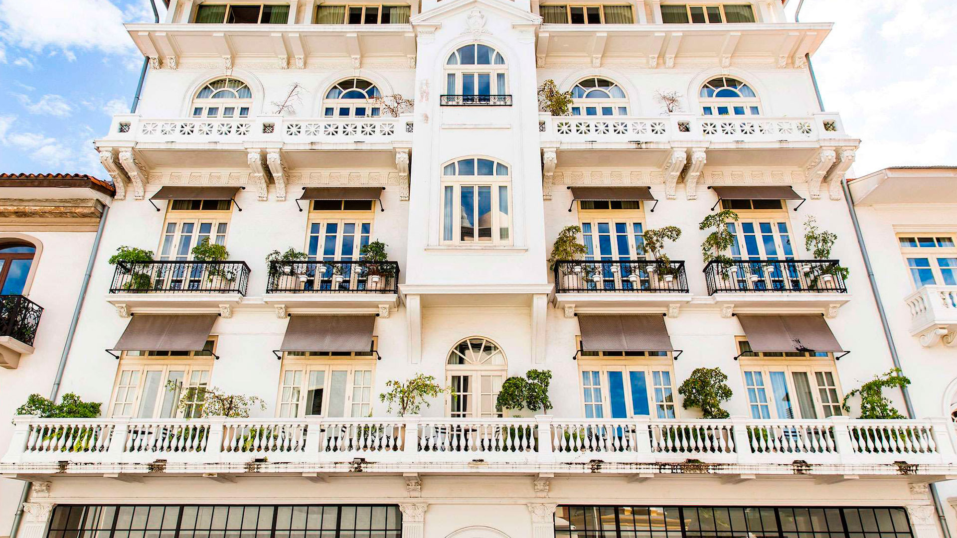 AMERICAN TRADE HOTEL hero asset