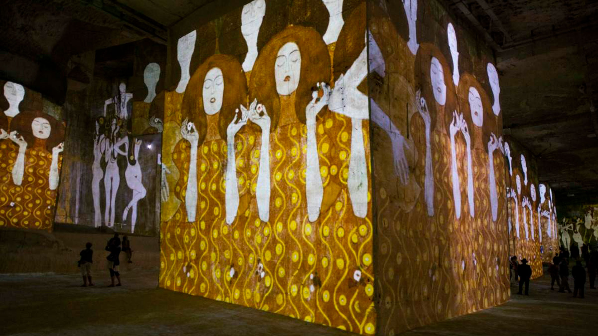 Atelier des Lumières presenta una exposición dedicada a Gustav Klimt