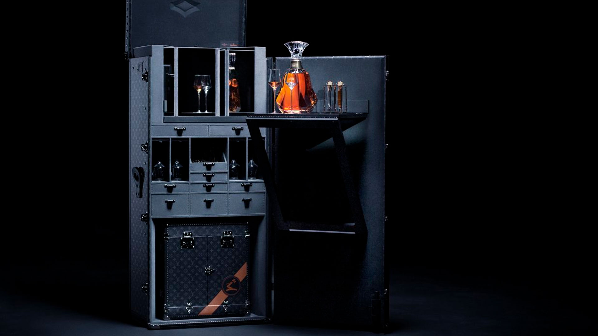 Imagen del baúl de Hennessy diseñado por Louis Vuitton