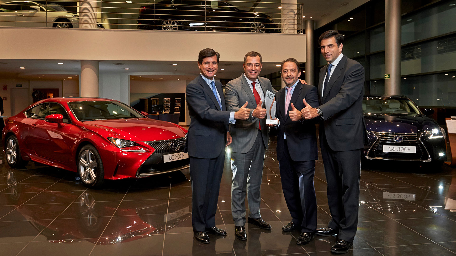 Lexus Castellón recibe el premio Kiwami 2015 hero asset