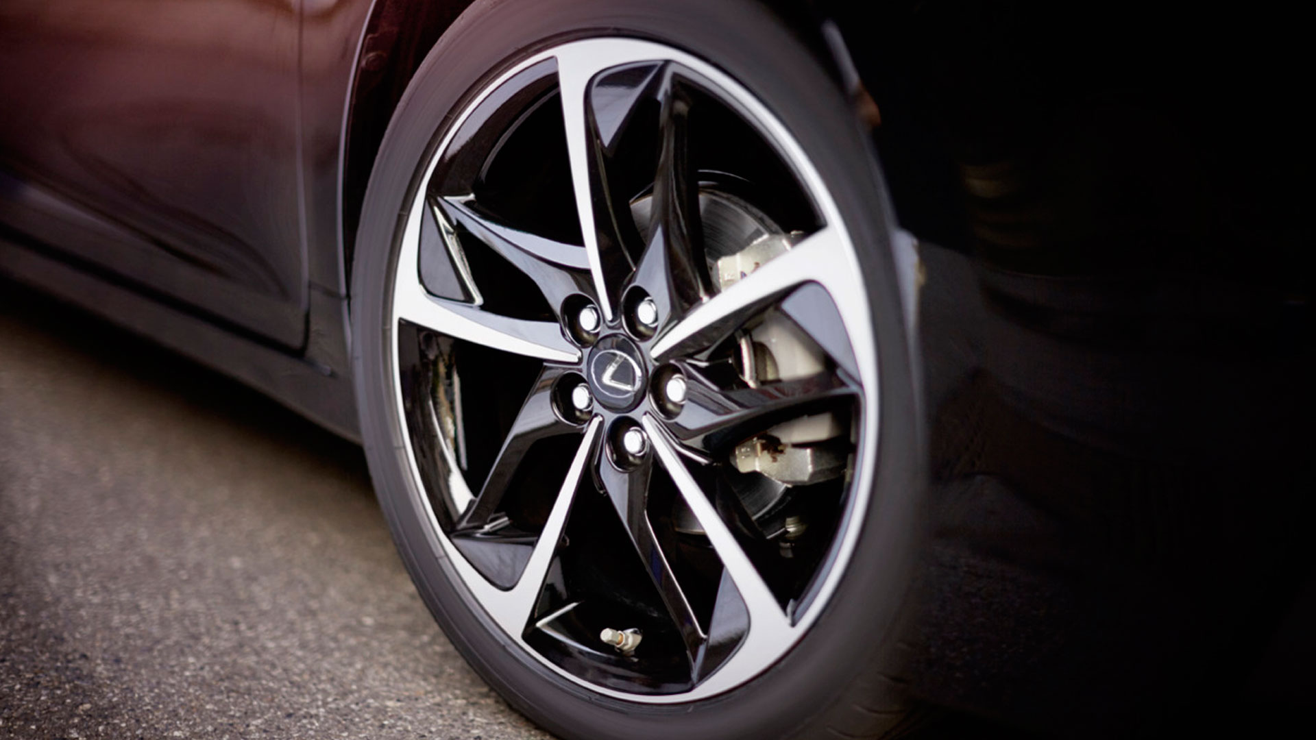 Imagen de una de las llantas del CT 200h Black Grey Edition