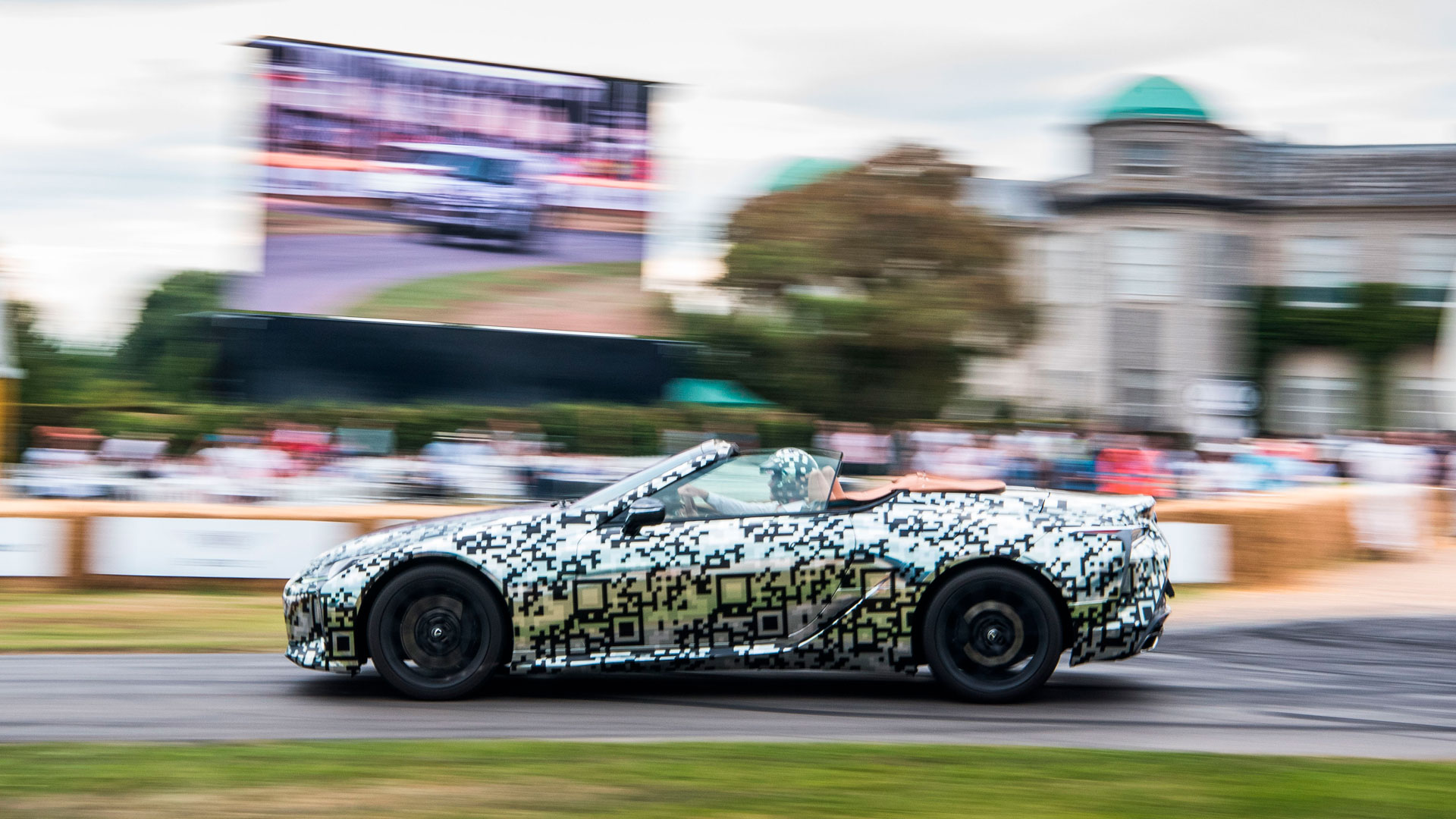 Imagen del nuevo LC descapotable en el Goodwood Festival of Speed