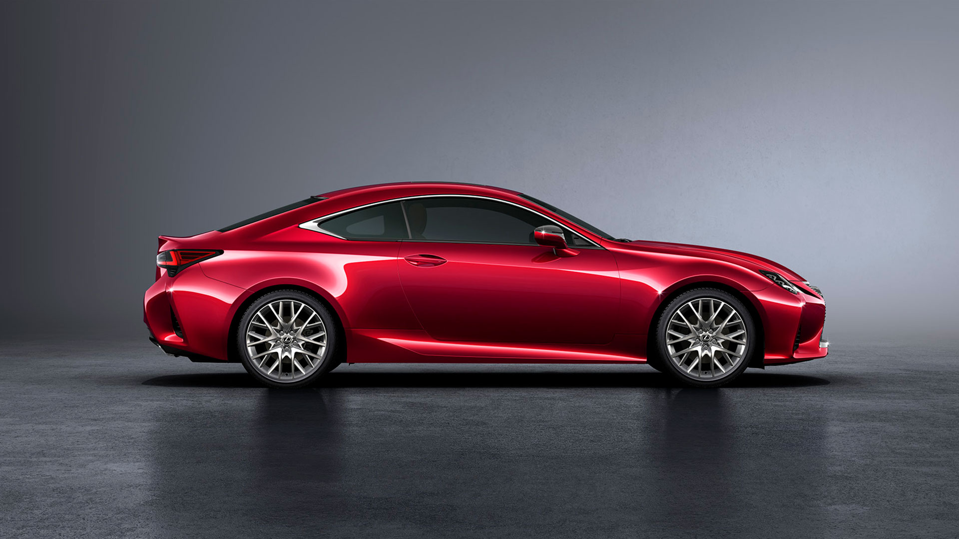 Imagen del nuevo coupé deportivo RC 300h en color rojo