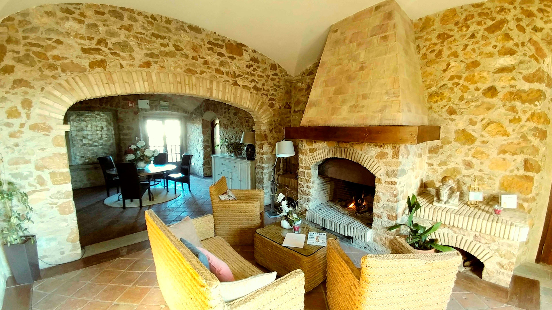 A la orilla de la chimenea hero asset