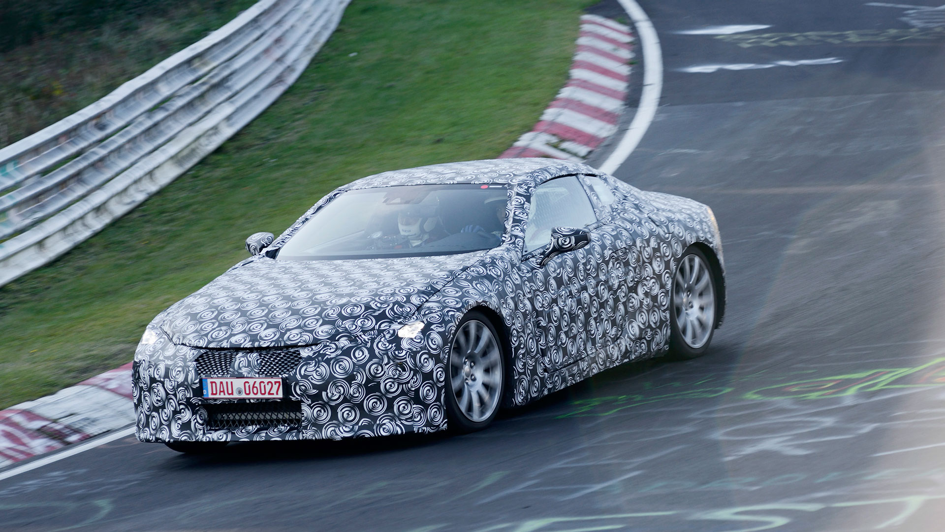Del nuevo deportivo LFA al nuevo coupe LC hero asset