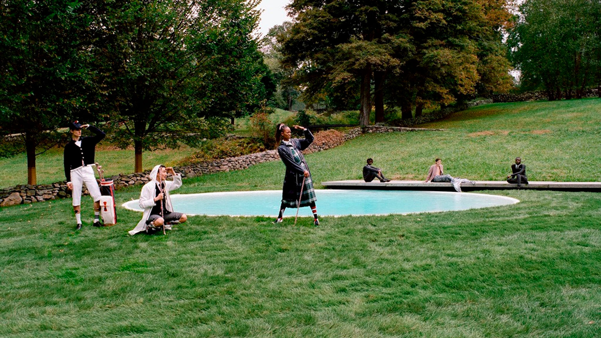 Modelos con la colección inspirada en el golf de Thom Browne