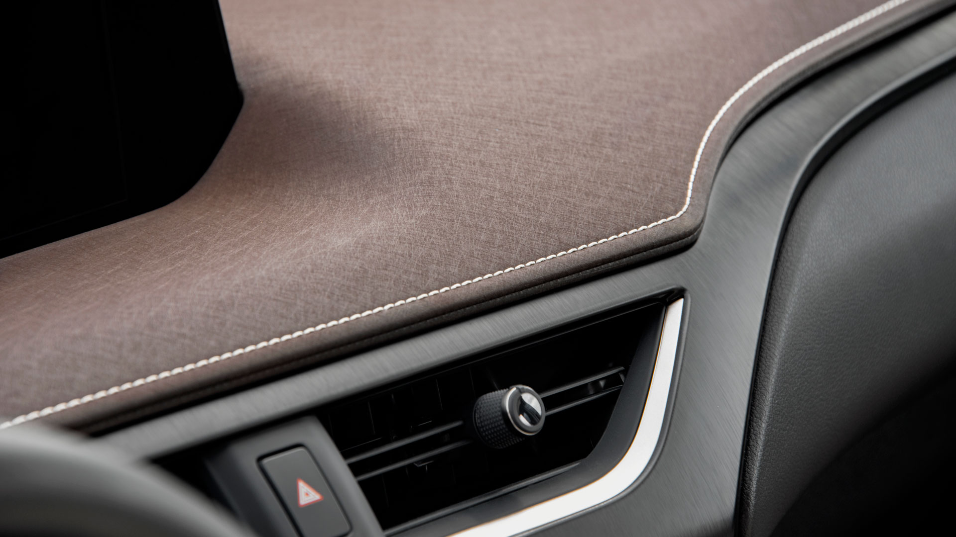 Imagen del nuevo suv compacto Lexus UX