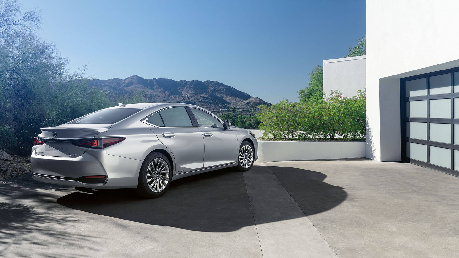 2022 lexus es overview test drive