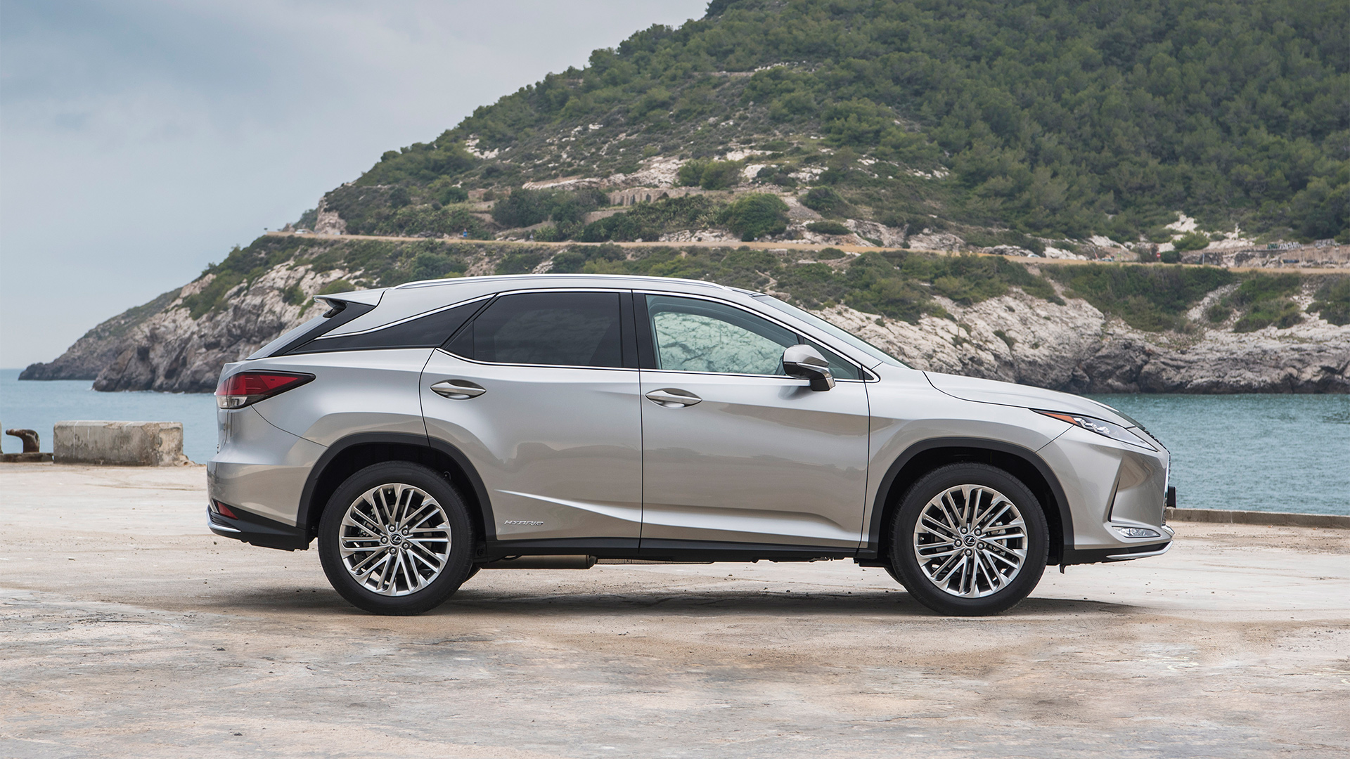 09 2019 018 Lexus RX 450h legt lat voor SUVs opnieuw hoger 1920x1080 galerij