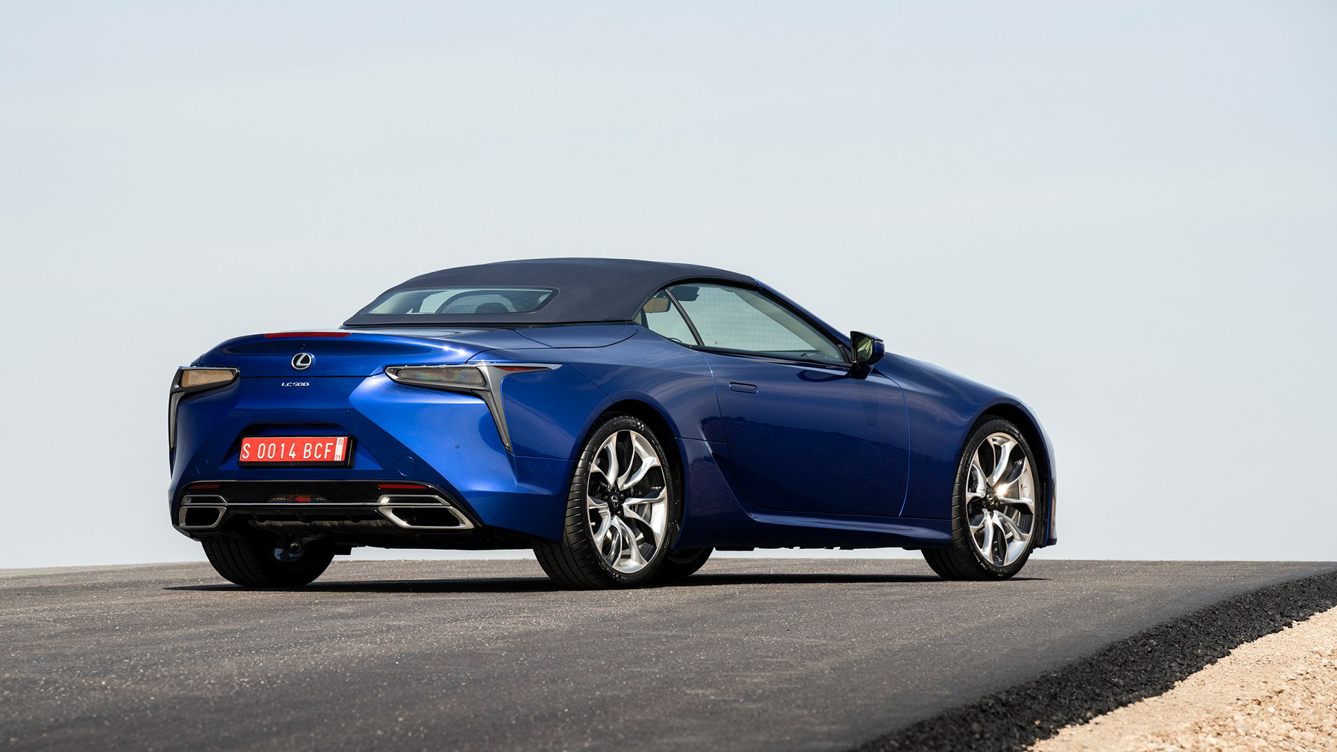Lexus Kusursuz Boya İçin Teknolojinin Sınırlarını Zorluyor gallery02