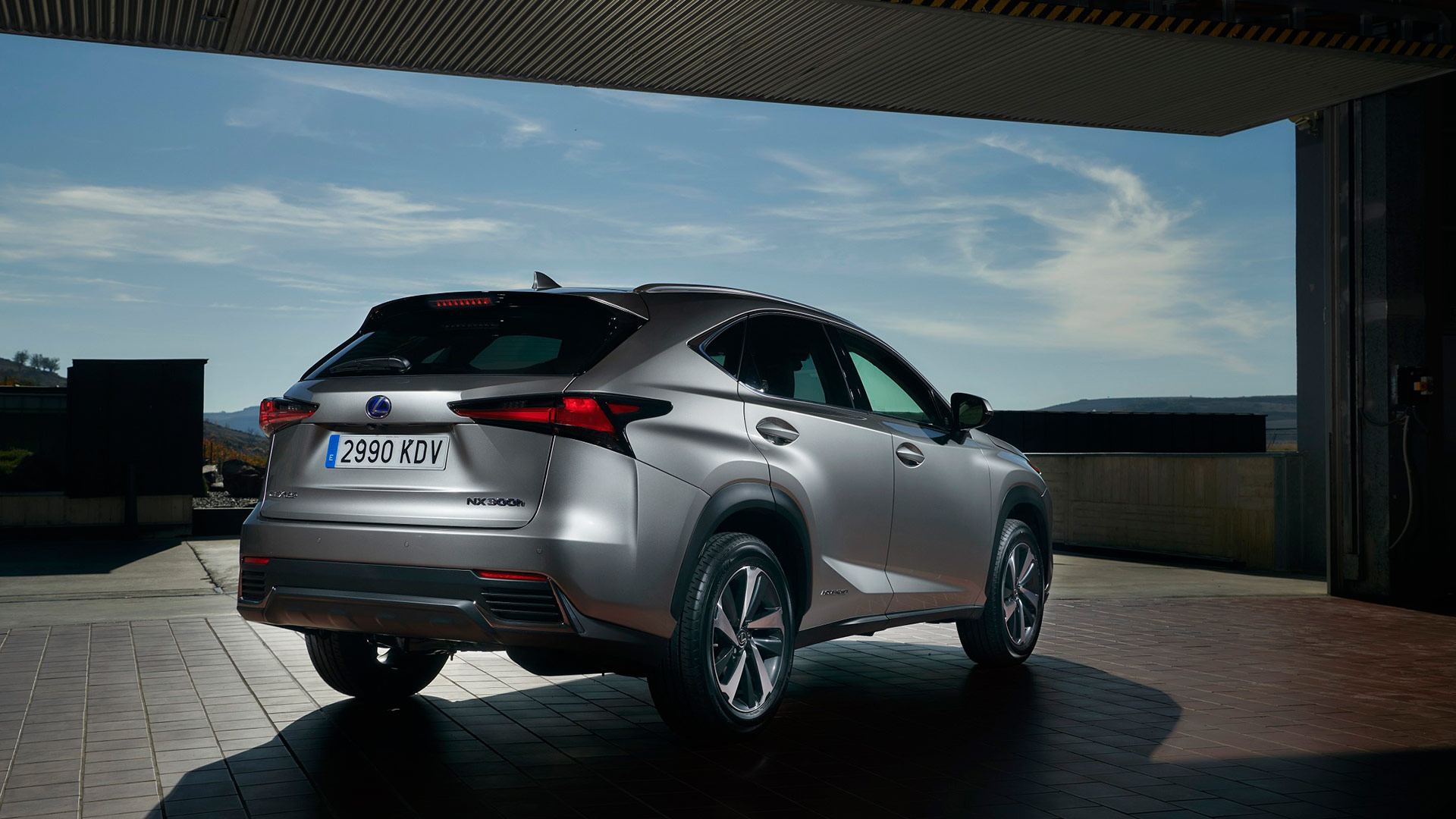 Lexus NX SUV En İyi Hibrit Otomobil Seçildi gallery02