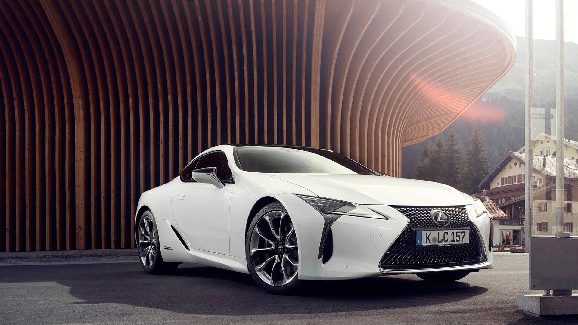 Lexus LC 500h gallery06 v2