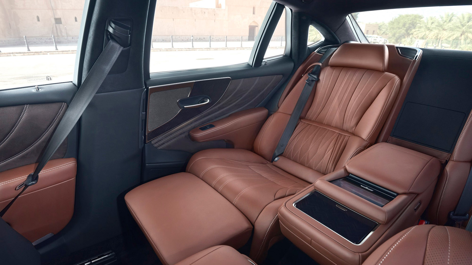 Lexus LS 500h gallery08