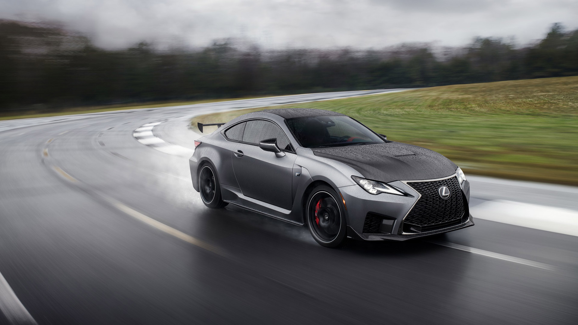 Lexus Pist Odaklı RC F’i Ve Yeni RC F’i Sergiledi
