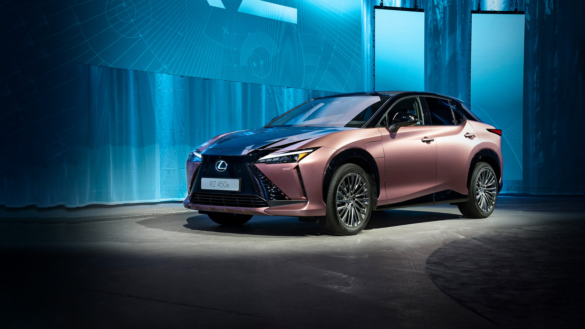 Lexus’un Yeni Elektriklisi RZ 450e Dünya Prömiyeri ile Gösterildi