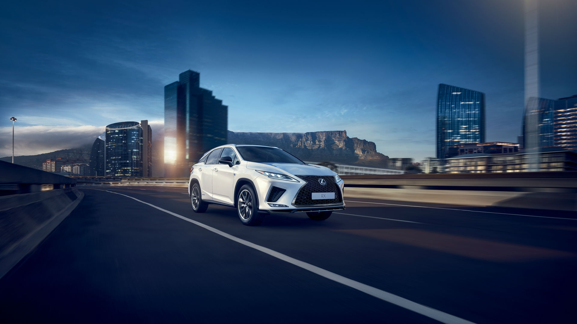 Оновлена версія преміального Lexus RX